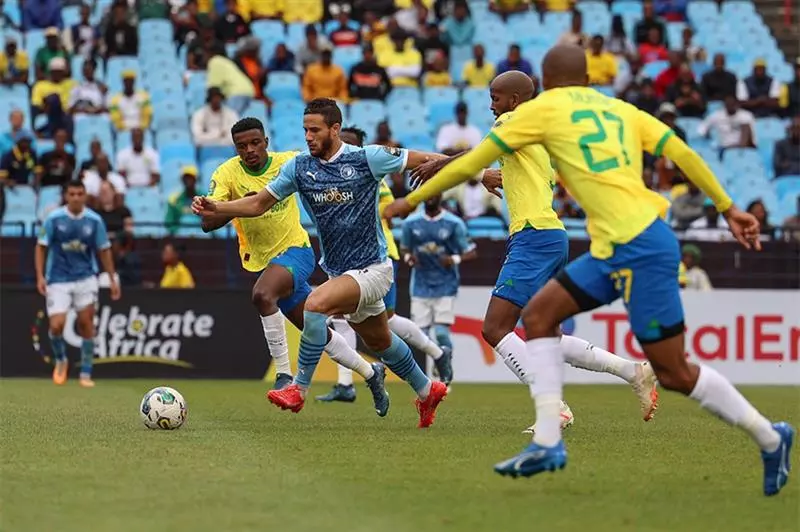 صنداونز ضد بيراميدز